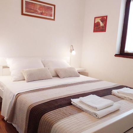Apartman Tomo Pula Exteriör bild