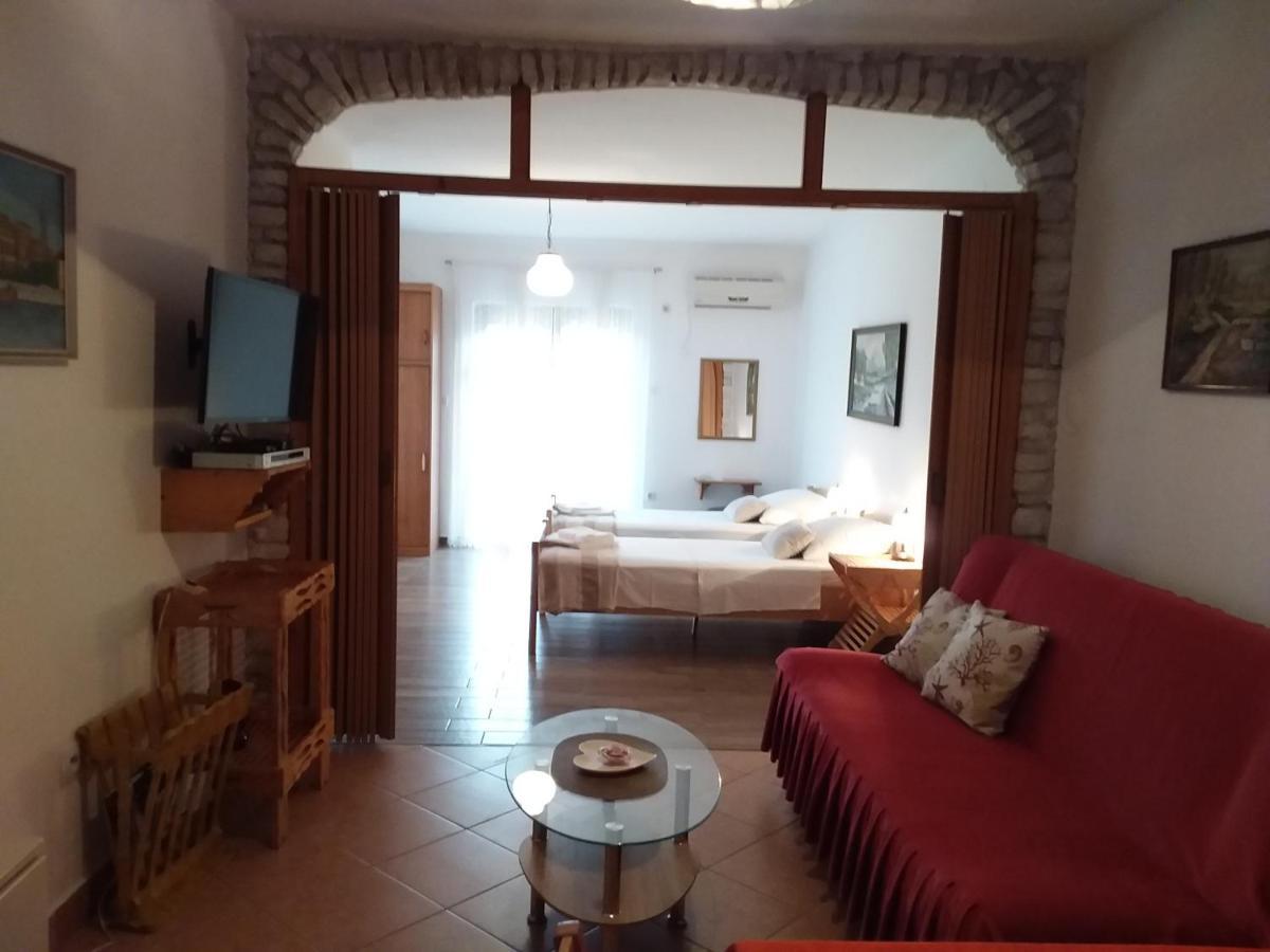 Apartman Tomo Pula Exteriör bild