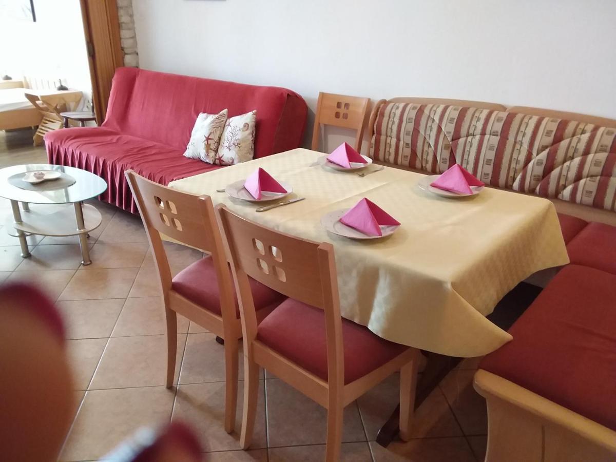 Apartman Tomo Pula Exteriör bild