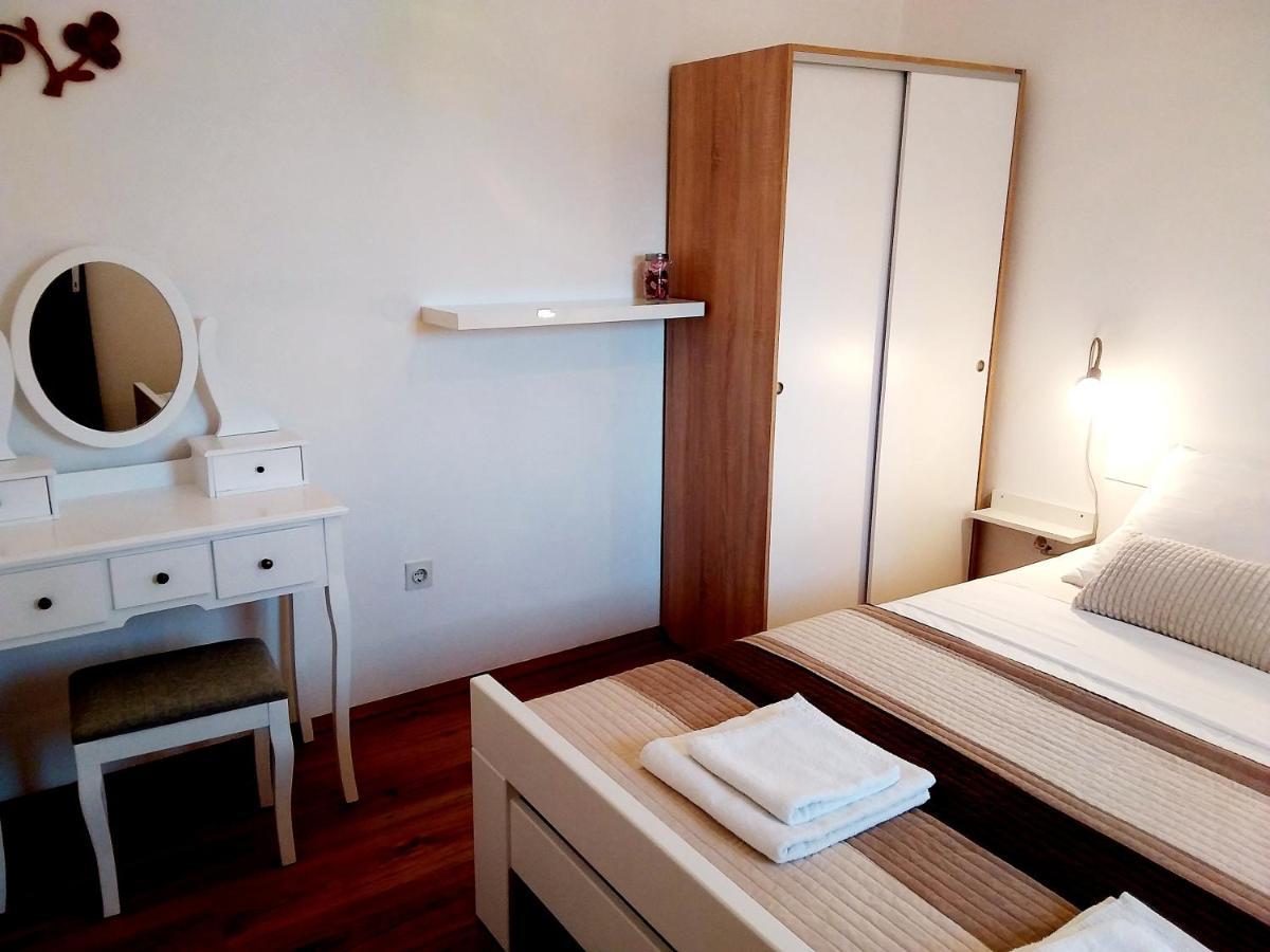 Apartman Tomo Pula Exteriör bild