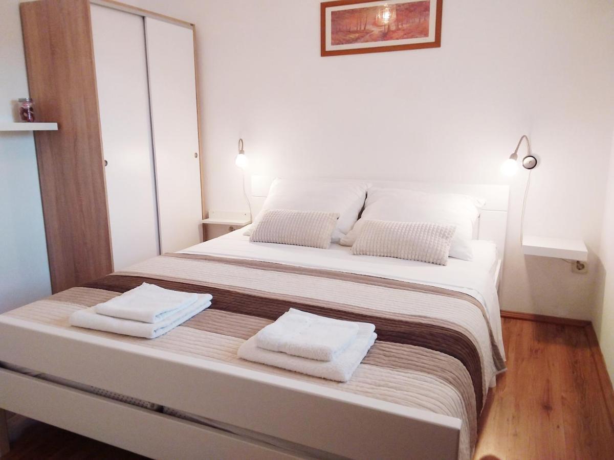 Apartman Tomo Pula Exteriör bild
