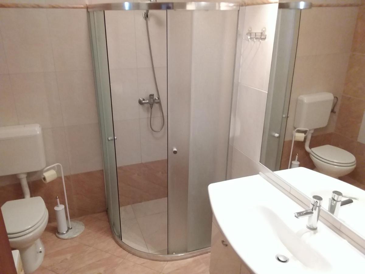 Apartman Tomo Pula Exteriör bild